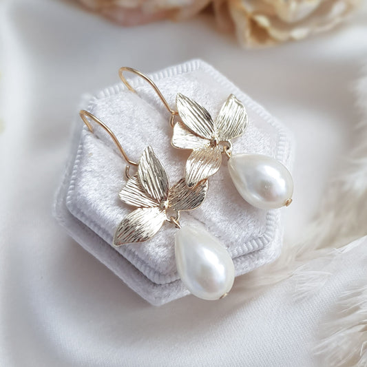 Pearl Drop Earrings, Bridal Earrings, Vintage Style Earrings, Gold Pearl Earrings, Wedding Earrings, Bridesmaid Gift
