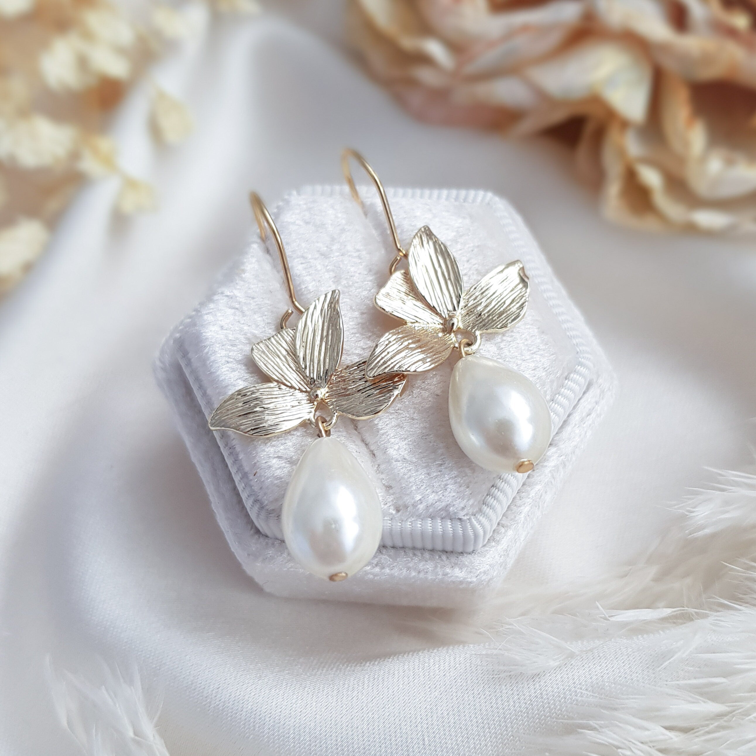 Pearl Drop Earrings, Bridal Earrings, Vintage Style Earrings, Gold Pearl Earrings, Wedding Earrings, Bridesmaid Gift Pearl Drop Earrings, Bridal Earrings, Vintage Style Earrings, Gold Pearl Earrings, Wedding Earrings, Bridesmaid Gift