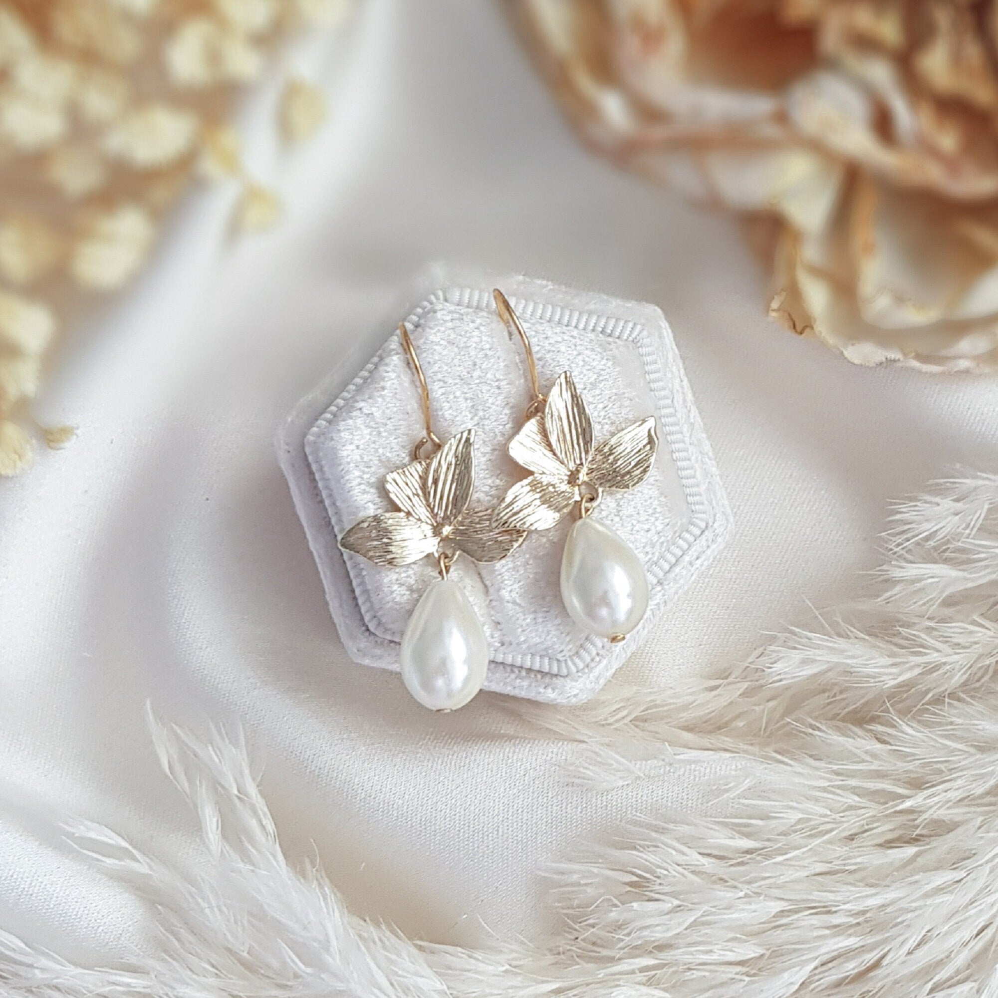 Pearl Drop Earrings, Bridal Earrings, Vintage Style Earrings, Gold Pearl Earrings, Wedding Earrings, Bridesmaid Gift Pearl Drop Earrings, Bridal Earrings, Vintage Style Earrings, Gold Pearl Earrings, Wedding Earrings, Bridesmaid Gift