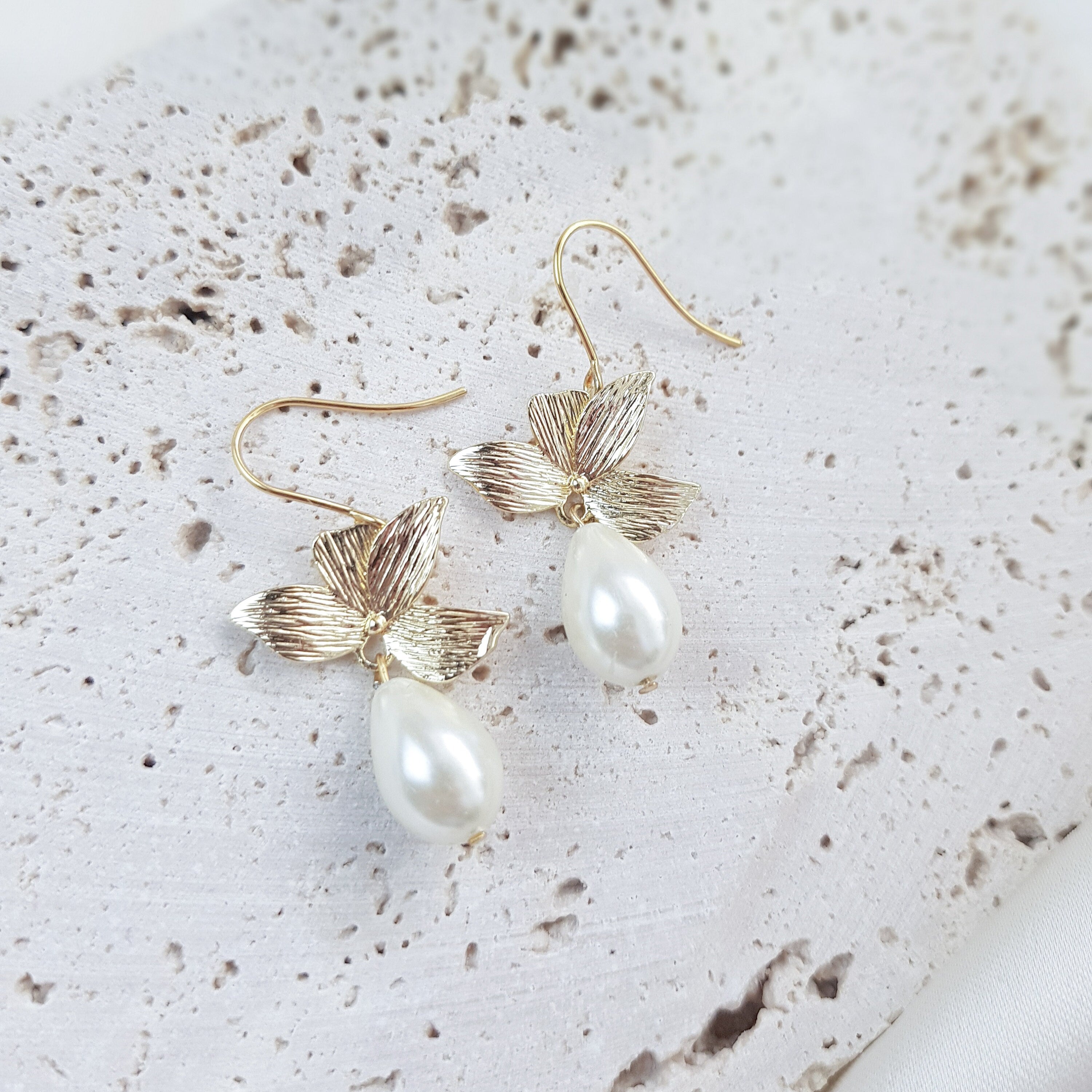 Pearl Drop Earrings, Bridal Earrings, Vintage Style Earrings, Gold Pearl Earrings, Wedding Earrings, Bridesmaid Gift Pearl Drop Earrings, Bridal Earrings, Vintage Style Earrings, Gold Pearl Earrings, Wedding Earrings, Bridesmaid Gift