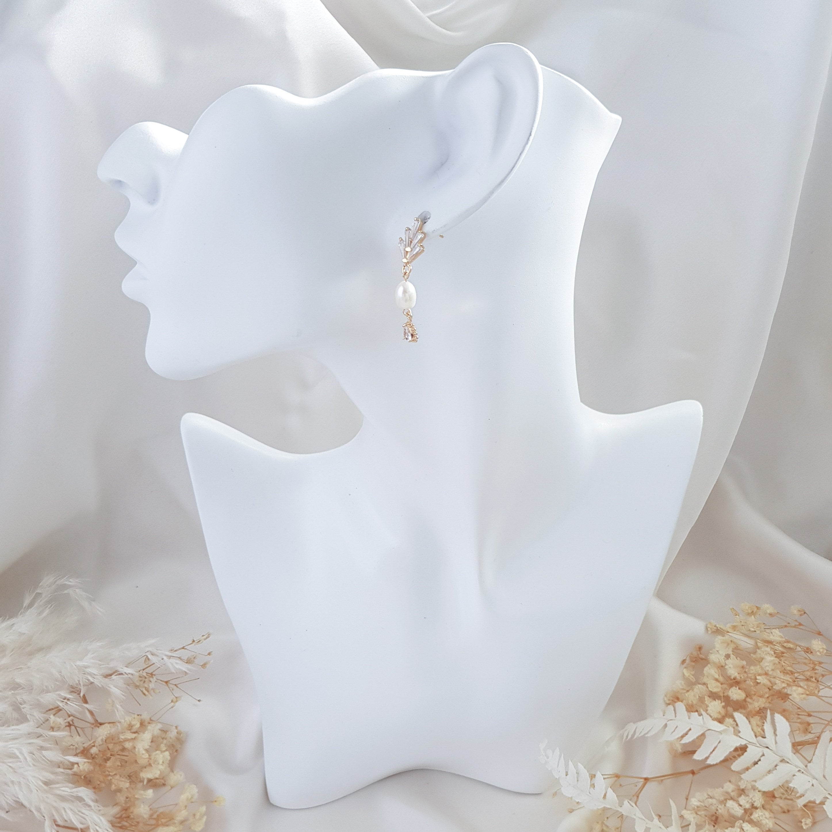 Pearl Drop Earrings, Bridal Earrings, Vintage Style Earrings, Gold Pearl Earrings, Wedding Earrings, Bridesmaid Gift, Crystal Earrings Pearl Drop Earrings, Bridal Earrings, Vintage Style Earrings, Gold Pearl Earrings, Wedding Earrings, Bridesmaid Gift, Crystal Earrings