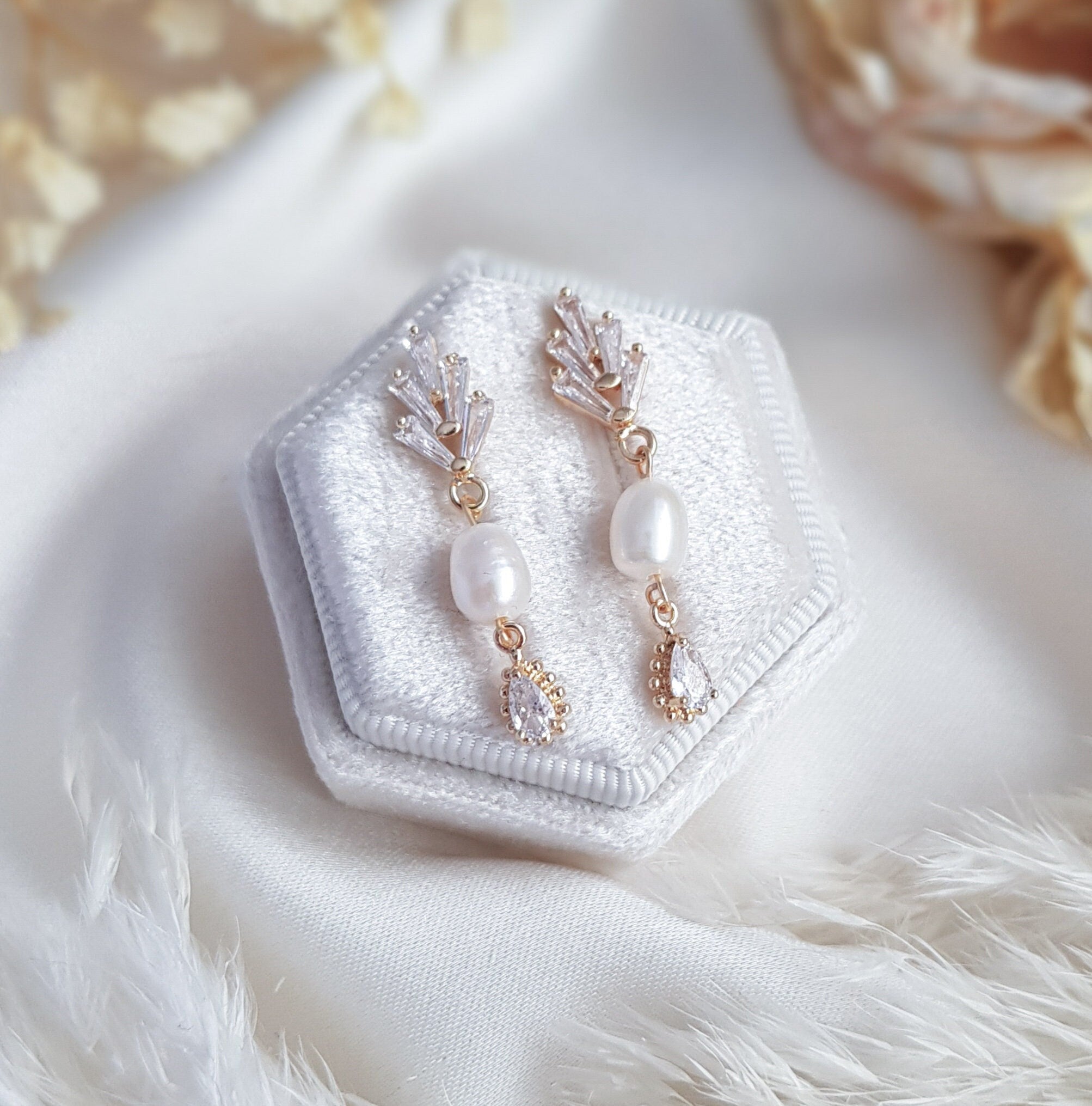 Pearl Drop Earrings, Bridal Earrings, Vintage Style Earrings, Gold Pearl Earrings, Wedding Earrings, Bridesmaid Gift, Crystal Earrings Pearl Drop Earrings, Bridal Earrings, Vintage Style Earrings, Gold Pearl Earrings, Wedding Earrings, Bridesmaid Gift, Crystal Earrings