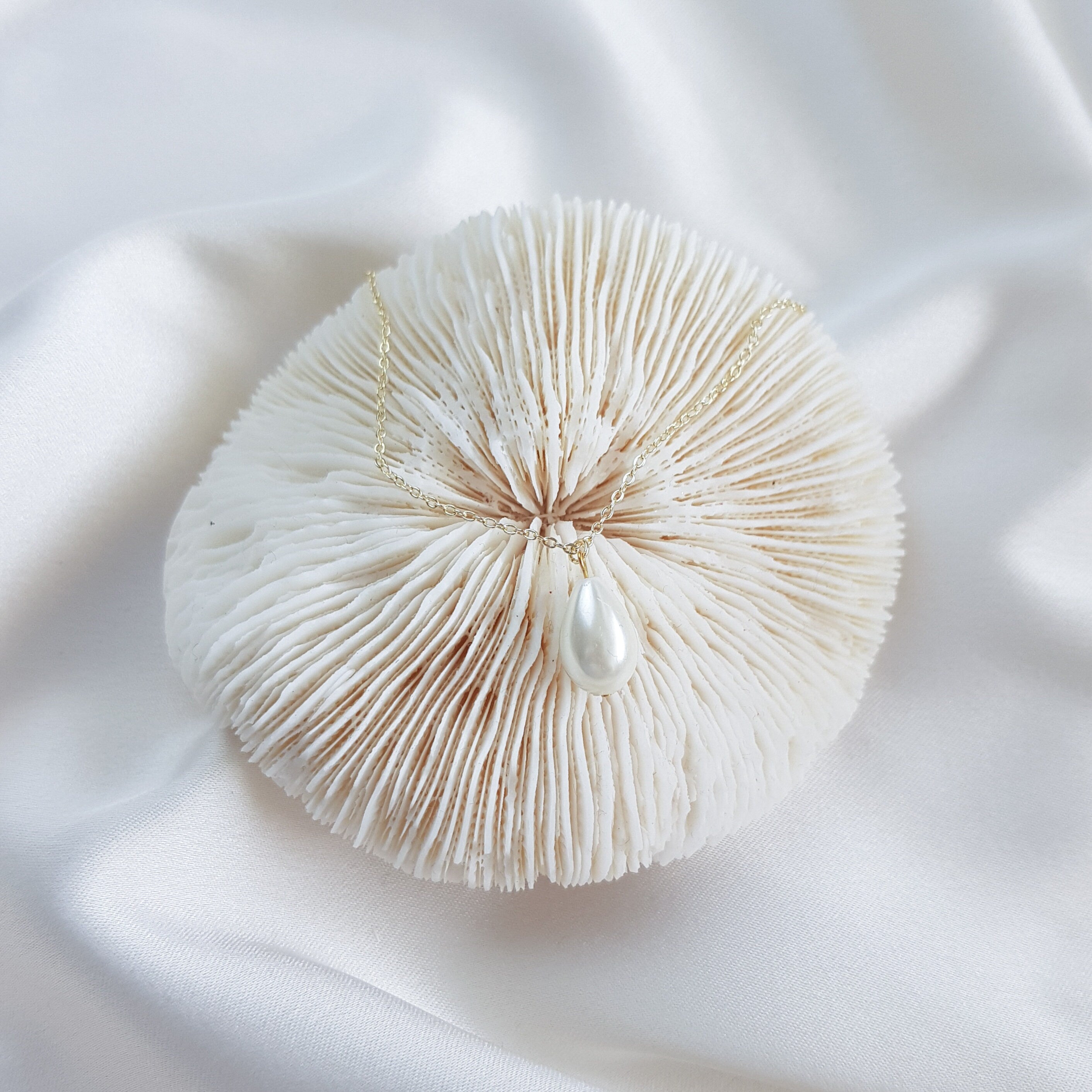 Pearl drop bridal necklace, Dainty wedding necklace, Gold elegant necklace, Pearl wedding jewellery, Jewellery for brides Pearl drop bridal necklace, Dainty wedding necklace, Gold elegant necklace, Pearl wedding jewellery, Jewellery for brides