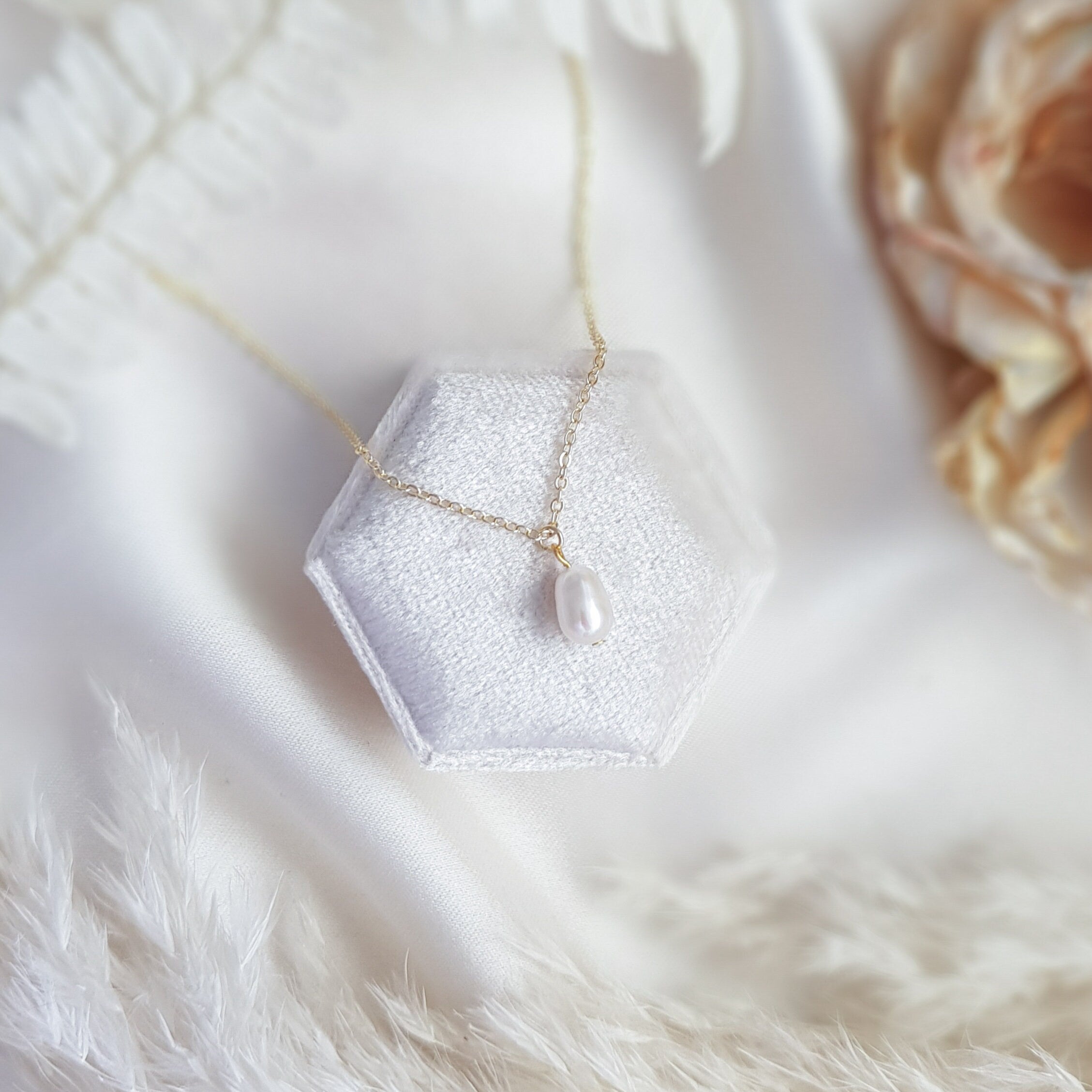 Baroque pearl bridal necklace, Dainty wedding necklace, Gold minimalist elegant necklace, Freshwater pearl wedding jewellery Baroque pearl bridal necklace, Dainty wedding necklace, Gold minimalist elegant necklace, Freshwater pearl wedding jewellery