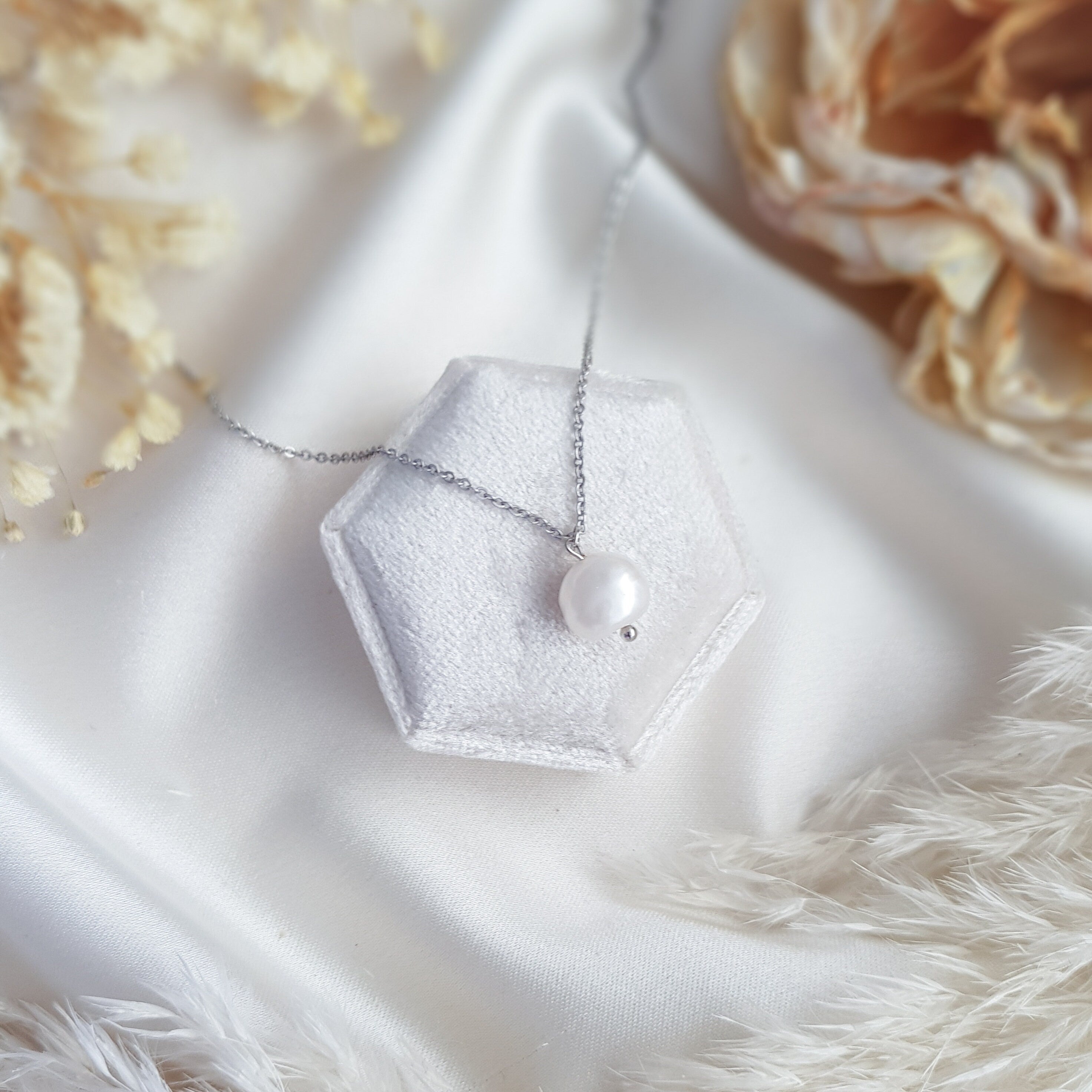 Baroque pearl bridal necklace, Dainty wedding necklace, Silver minimalist elegant necklace, Freshwater pearl wedding jewellery Baroque pearl bridal necklace, Dainty wedding necklace, Silver minimalist elegant necklace, Freshwater pearl wedding jewellery