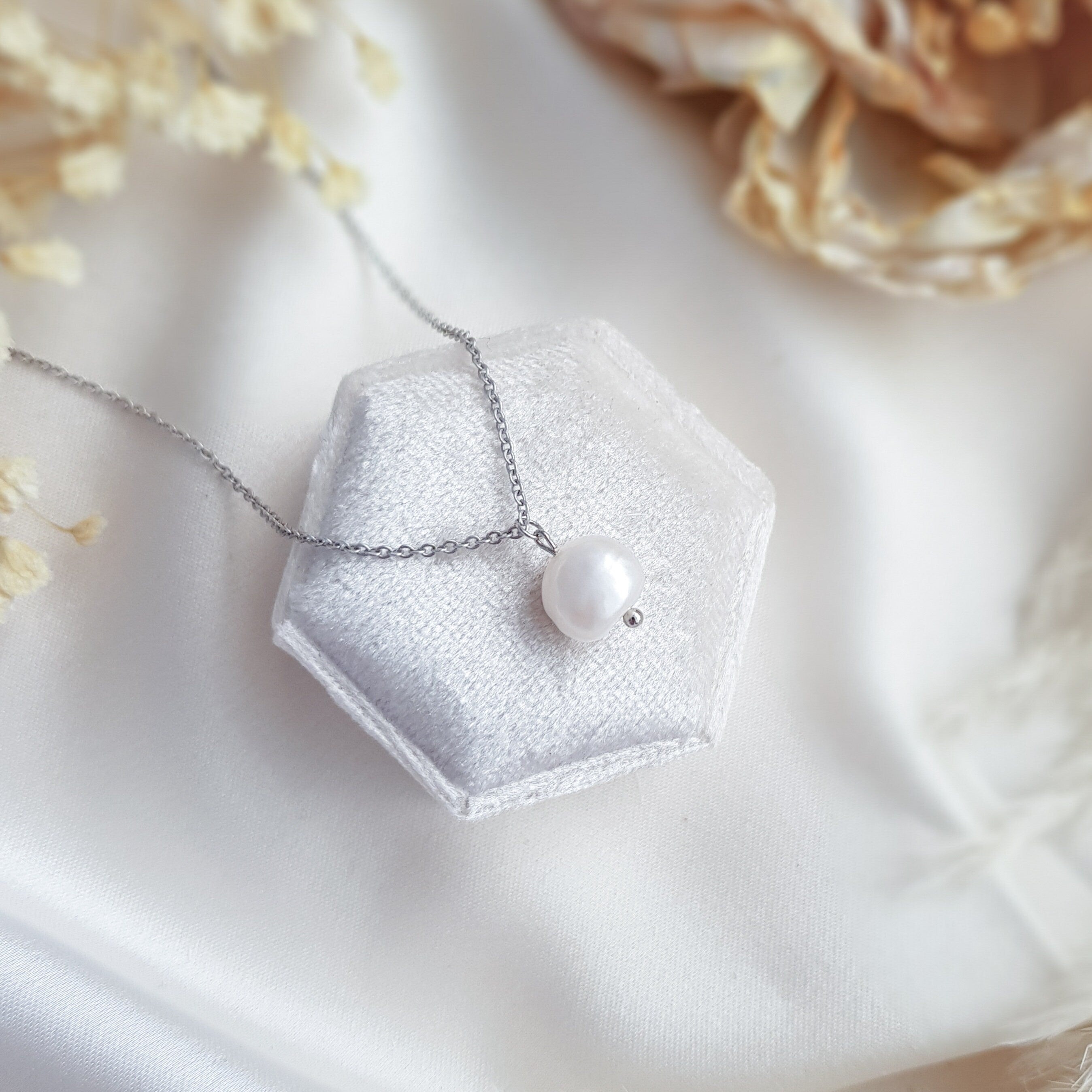 Baroque pearl bridal necklace, Dainty wedding necklace, Silver minimalist elegant necklace, Freshwater pearl wedding jewellery Baroque pearl bridal necklace, Dainty wedding necklace, Silver minimalist elegant necklace, Freshwater pearl wedding jewellery