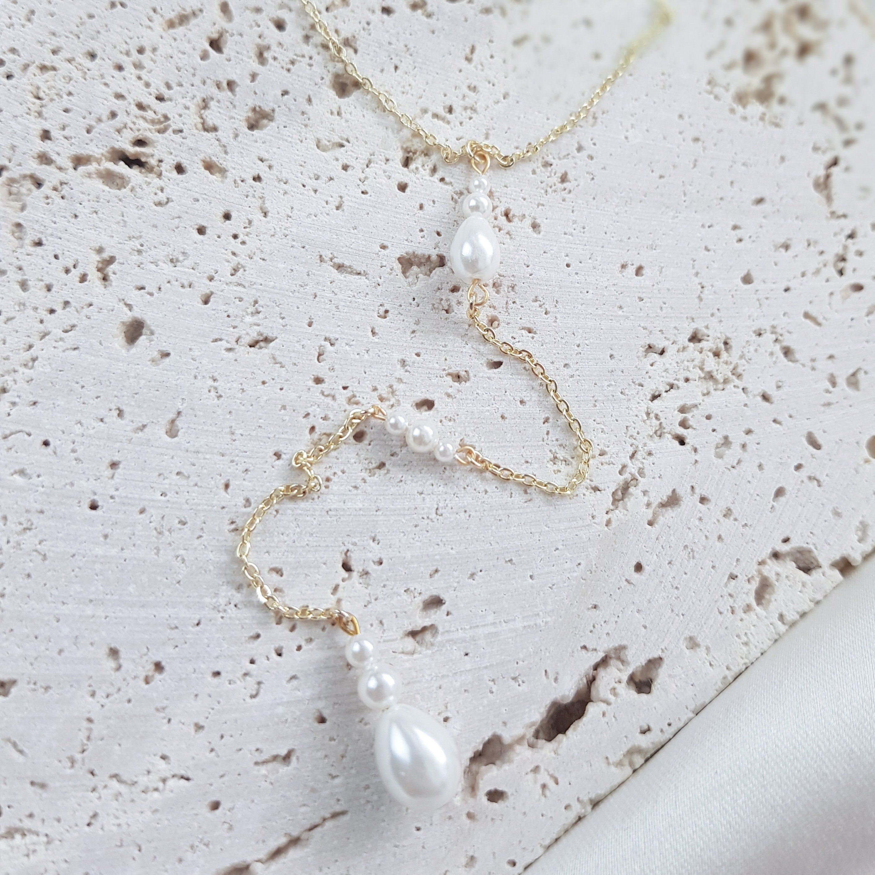 Vintage style pearl drop necklace, Gold pearl Elegant wedding necklace, Dainty lariat bridal necklace, Y necklace, Jewellery for brides Vintage style pearl drop necklace, Gold pearl Elegant wedding necklace, Dainty lariat bridal necklace, Y necklace, Jewellery for brides