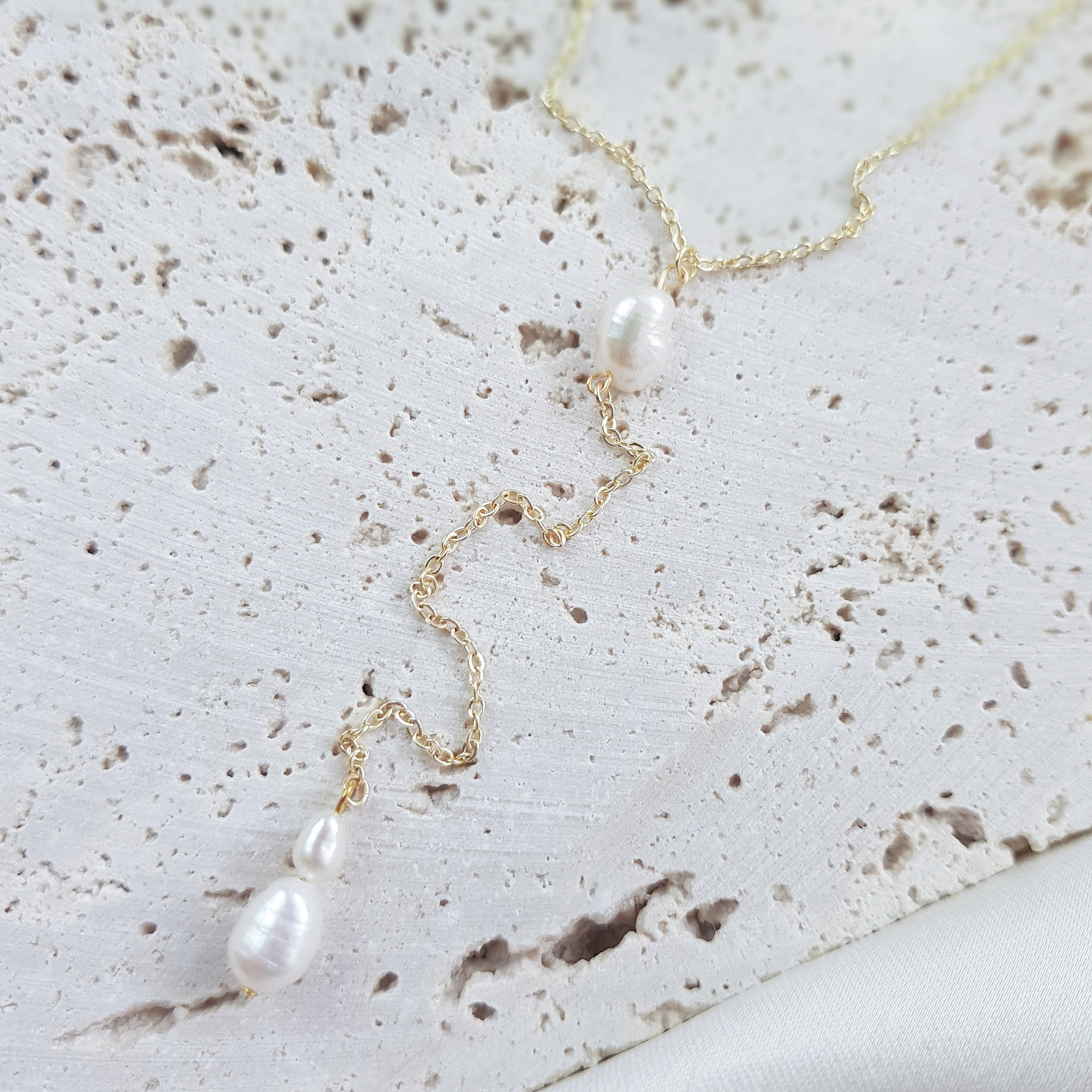 Freshwater pearl bridal lariat necklace, Gold pearl drop wedding necklace, Dainty elegant necklace, Y necklace, Jewellery for brides Freshwater pearl bridal lariat necklace, Gold pearl drop wedding necklace, Dainty elegant necklace, Y necklace, Jewellery for brides