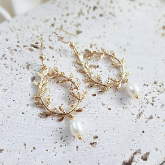 Gold pearl boho bridal earrings, Wedding earrings for brides, Statement wedding earrings, Freshwater pearl wedding jewellery, Drop earrings