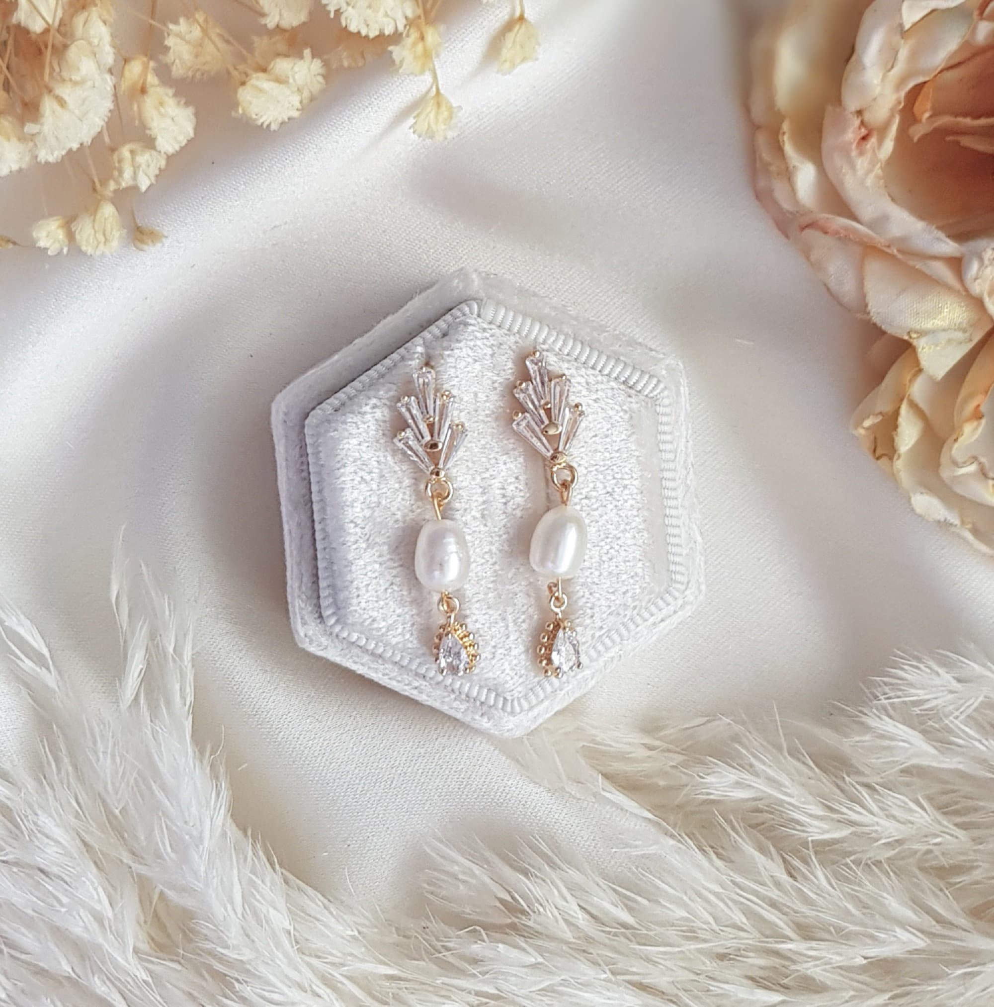 Pearl Drop Earrings, Bridal Earrings, Vintage Style Earrings, Gold Pearl Earrings, Wedding Earrings, Bridesmaid Gift, Crystal Earrings Pearl Drop Earrings, Bridal Earrings, Vintage Style Earrings, Gold Pearl Earrings, Wedding Earrings, Bridesmaid Gift, Crystal Earrings