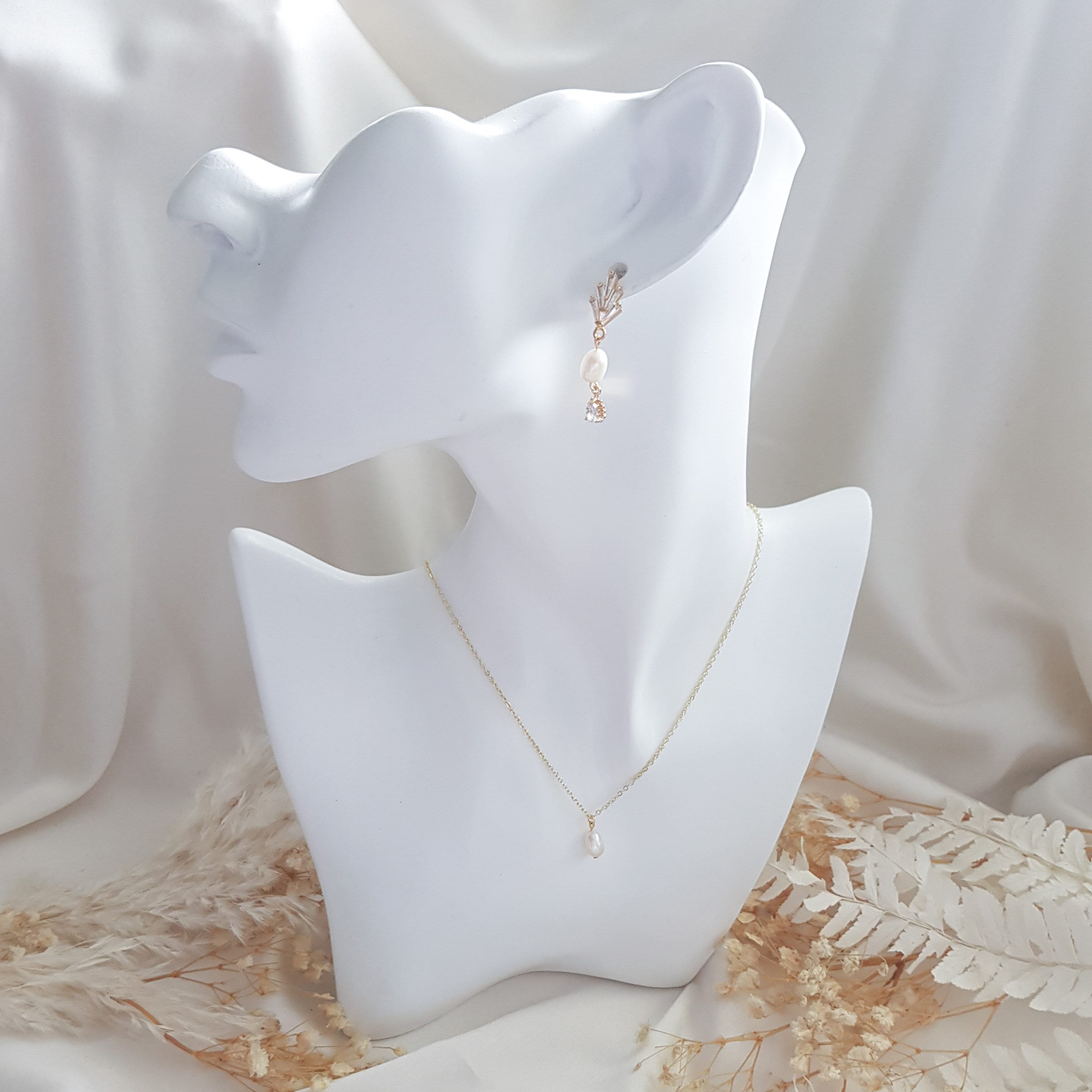 Pearl Drop Earrings, Bridal Earrings, Vintage Style Earrings, Gold Pearl Earrings, Wedding Earrings, Bridesmaid Gift, Crystal Earrings Pearl Drop Earrings, Bridal Earrings, Vintage Style Earrings, Gold Pearl Earrings, Wedding Earrings, Bridesmaid Gift, Crystal Earrings