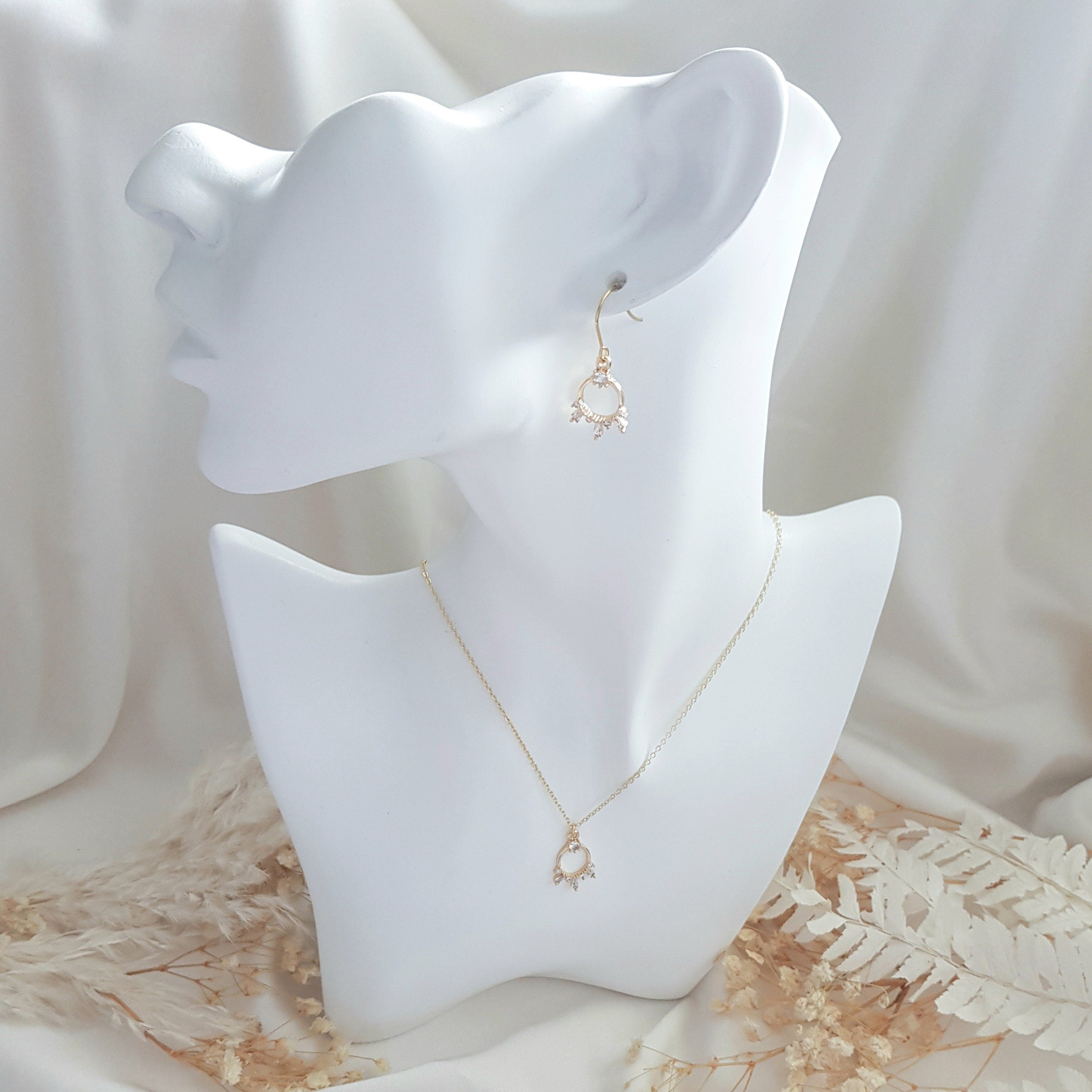 Gold zirconia crystal bridal necklace, Boho wedding necklace, Dainty minimalist necklace, Crystal wedding jewellery, Jewellery for brides Gold zirconia crystal bridal necklace, Boho wedding necklace, Dainty minimalist necklace, Crystal wedding jewellery, Jewellery for brides