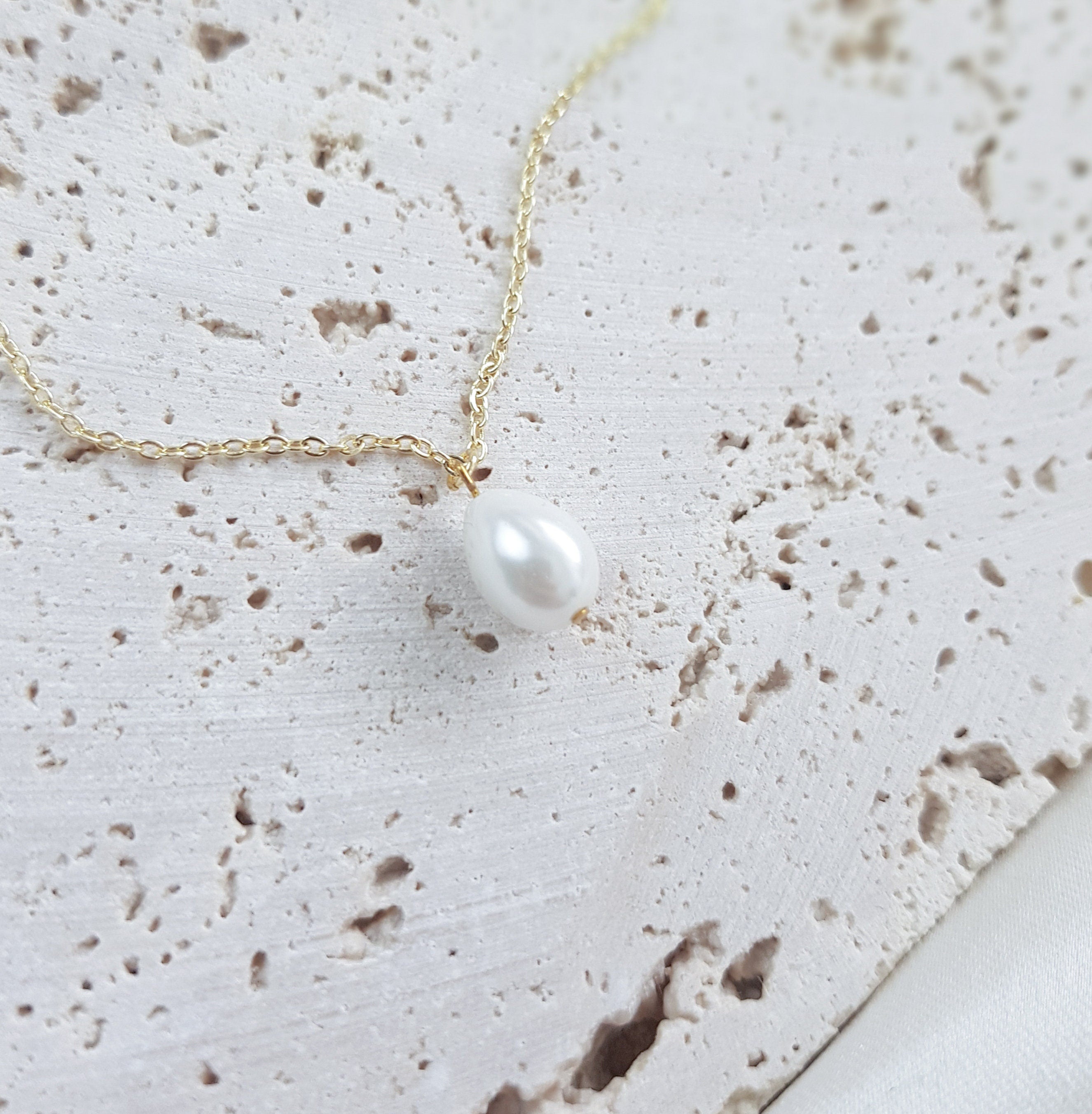 Pearl bridal necklace, Dainty wedding necklace, Gold minimalist elegant necklace, Pearl wedding jewellery, Jewellery for brides Pearl bridal necklace, Dainty wedding necklace, Gold minimalist elegant necklace, Pearl wedding jewellery, Jewellery for brides