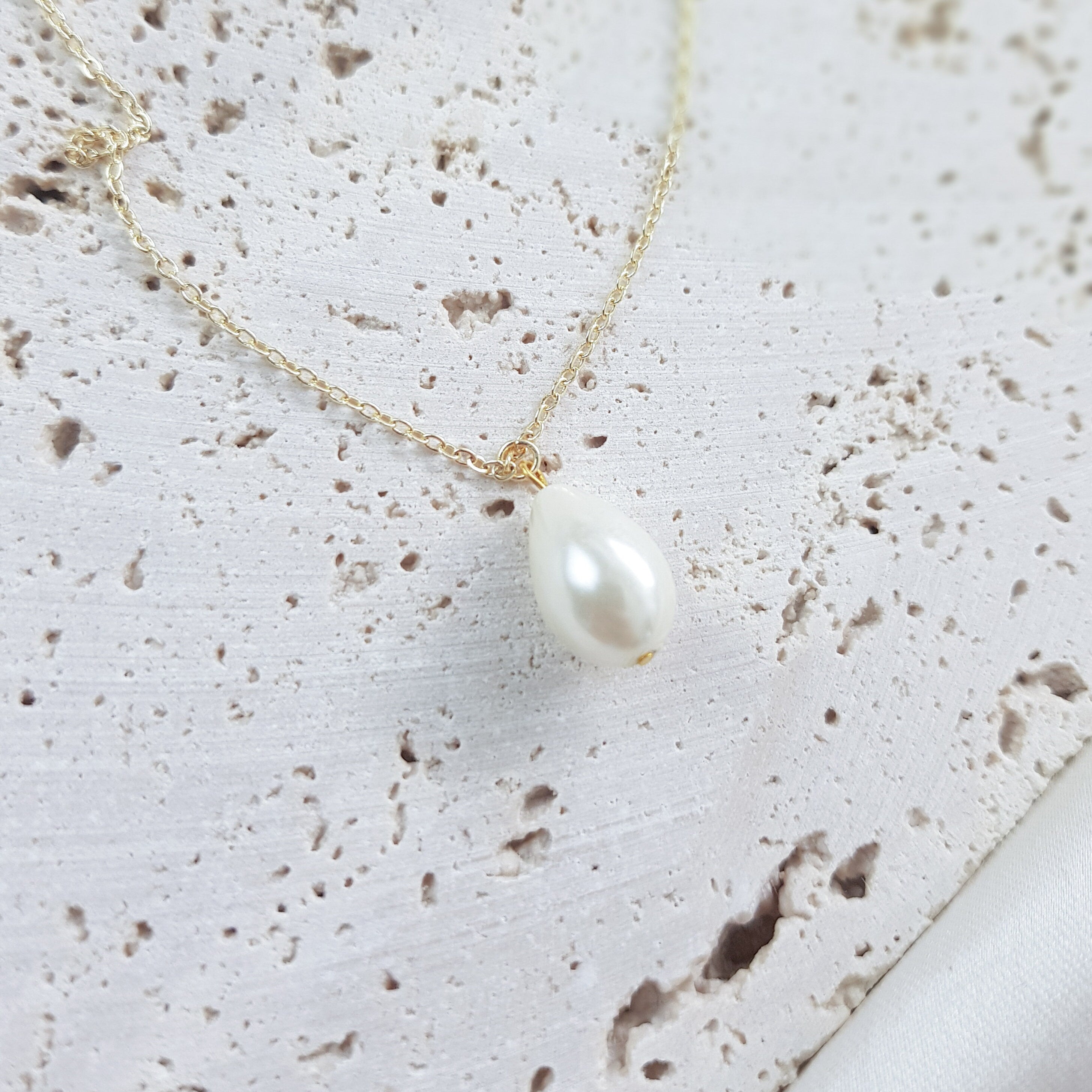 Pearl drop bridal necklace, Dainty wedding necklace, Gold elegant necklace, Pearl wedding jewellery, Jewellery for brides Pearl drop bridal necklace, Dainty wedding necklace, Gold elegant necklace, Pearl wedding jewellery, Jewellery for brides