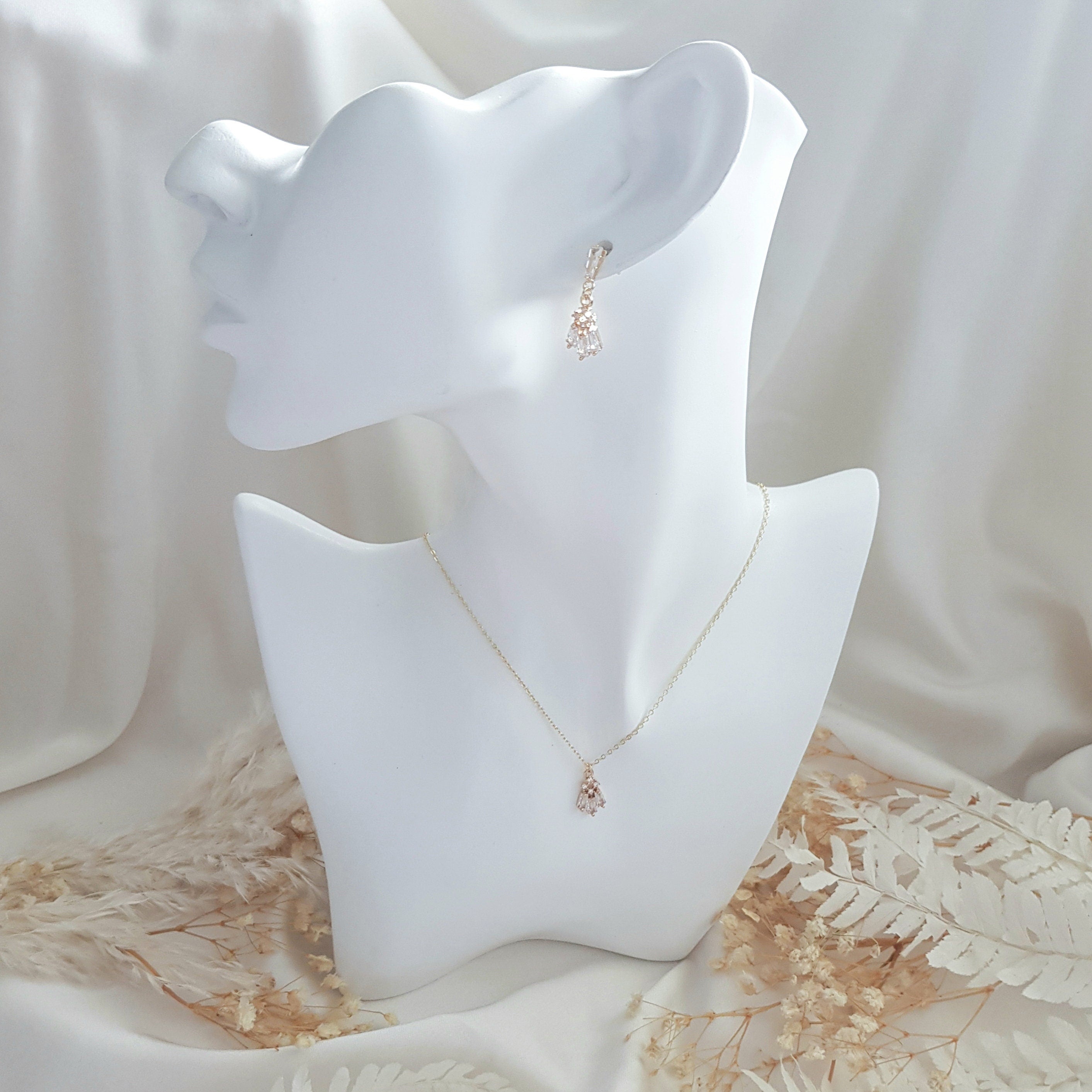 Gold crystal bridal necklace, Zirconia crystal wedding necklace, Dainty necklace, Crystal art deco wedding jewellery, Jewellery for brides Gold crystal bridal necklace, Zirconia crystal wedding necklace, Dainty necklace, Crystal art deco wedding jewellery, Jewellery for brides