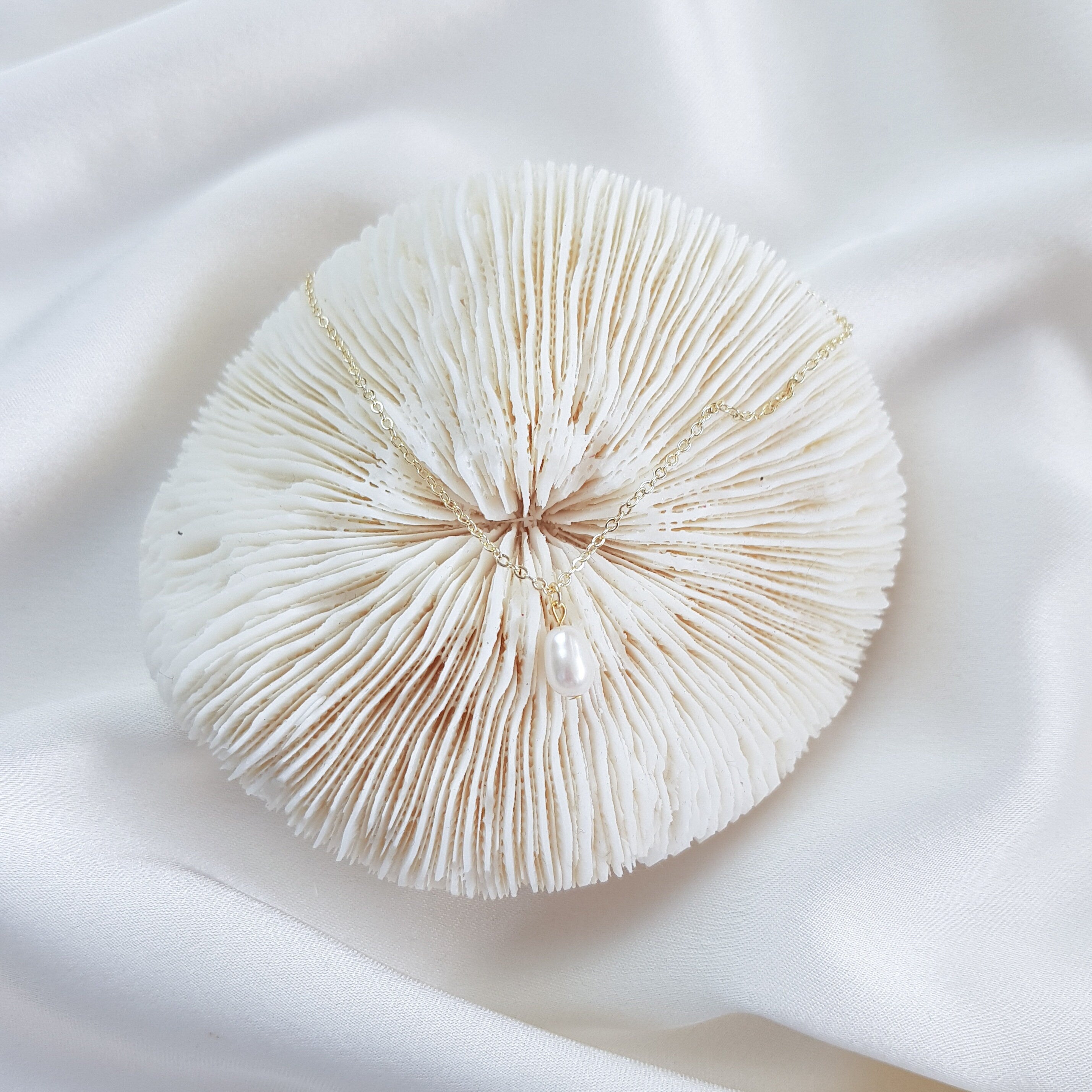 Baroque pearl bridal necklace, Dainty wedding necklace, Gold minimalist elegant necklace, Freshwater pearl wedding jewellery Baroque pearl bridal necklace, Dainty wedding necklace, Gold minimalist elegant necklace, Freshwater pearl wedding jewellery