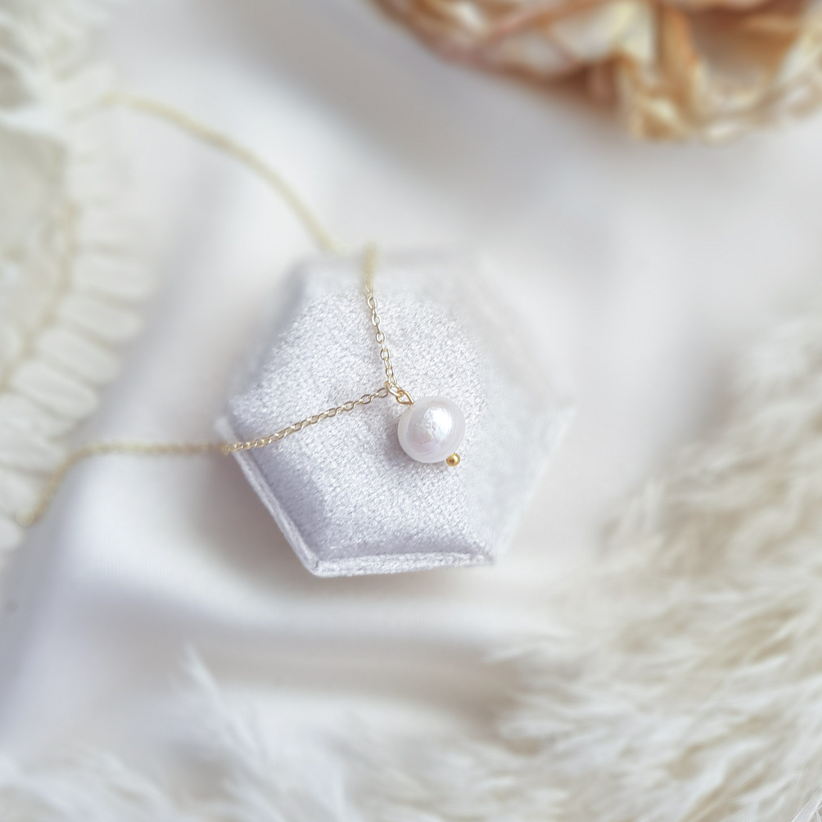 Baroque pearl bridal necklace, Dainty wedding necklace, Gold minimalist elegant necklace, Freshwater pearl wedding jewellery Baroque pearl bridal necklace, Dainty wedding necklace, Gold minimalist elegant necklace, Freshwater pearl wedding jewellery