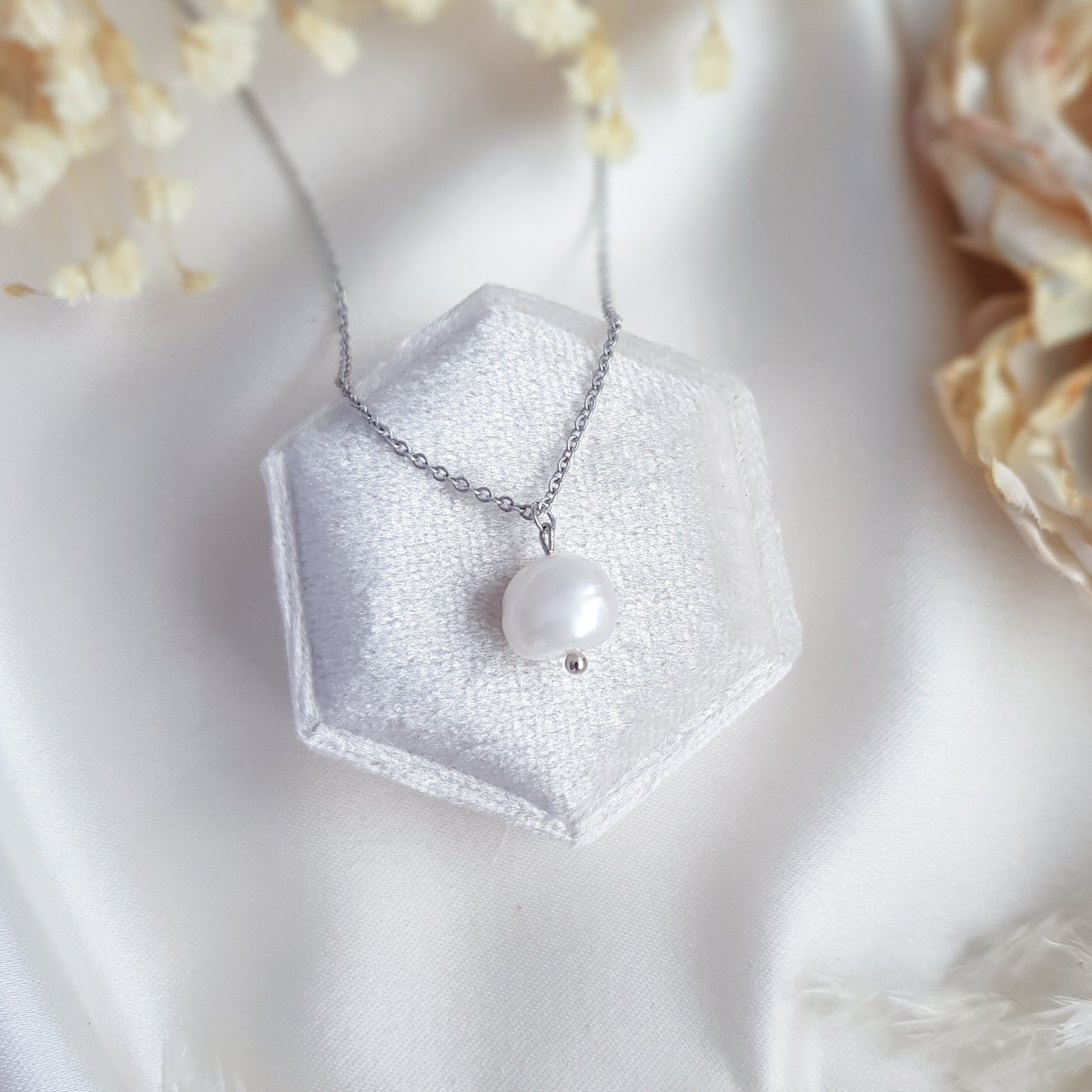 Baroque pearl bridal necklace, Dainty wedding necklace, Silver minimalist elegant necklace, Freshwater pearl wedding jewellery Baroque pearl bridal necklace, Dainty wedding necklace, Silver minimalist elegant necklace, Freshwater pearl wedding jewellery