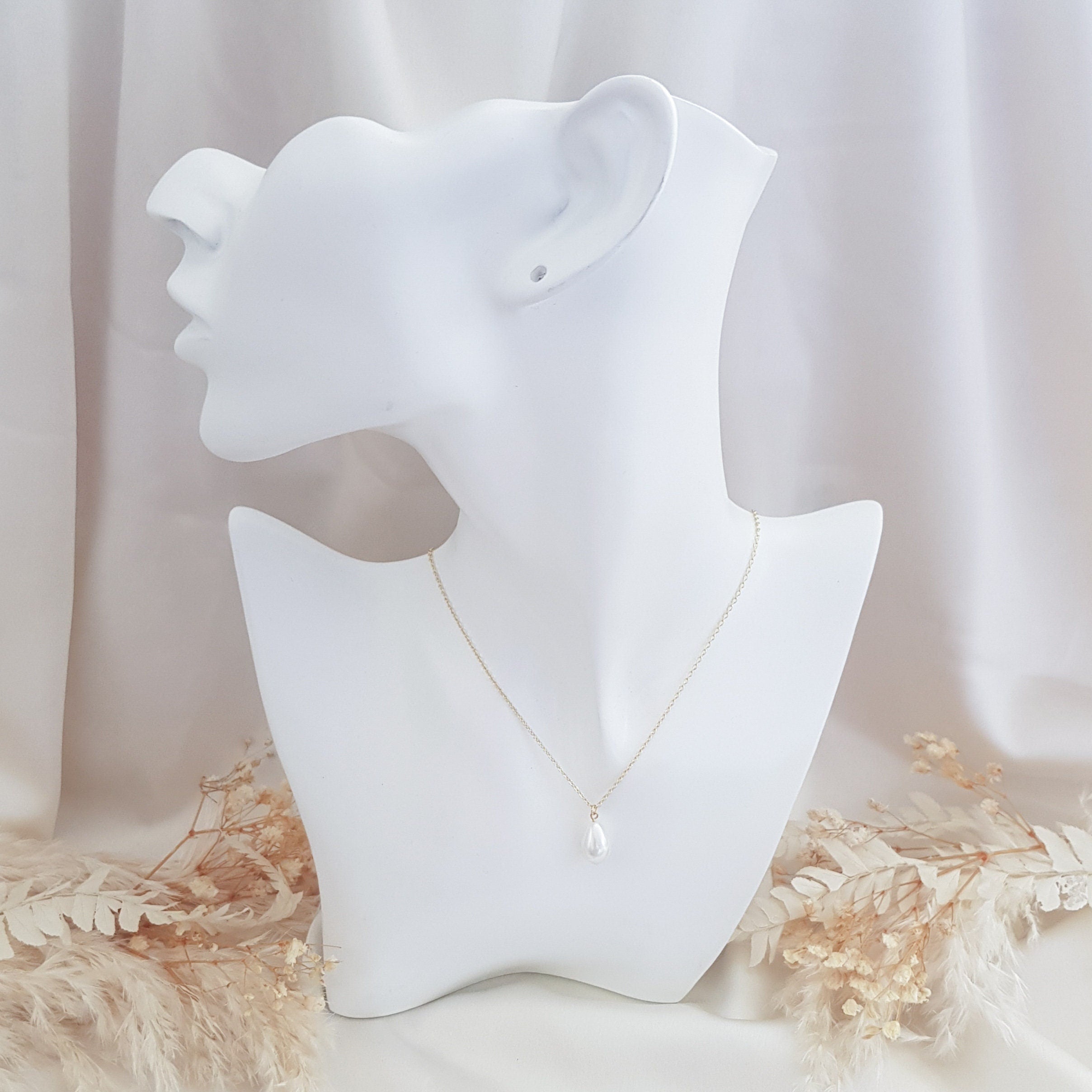 Pearl drop bridal necklace, Dainty wedding necklace, Gold elegant necklace, Pearl wedding jewellery, Jewellery for brides Pearl drop bridal necklace, Dainty wedding necklace, Gold elegant necklace, Pearl wedding jewellery, Jewellery for brides