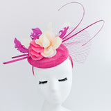 Cappello fascinator con piume di fiori rosa caldo