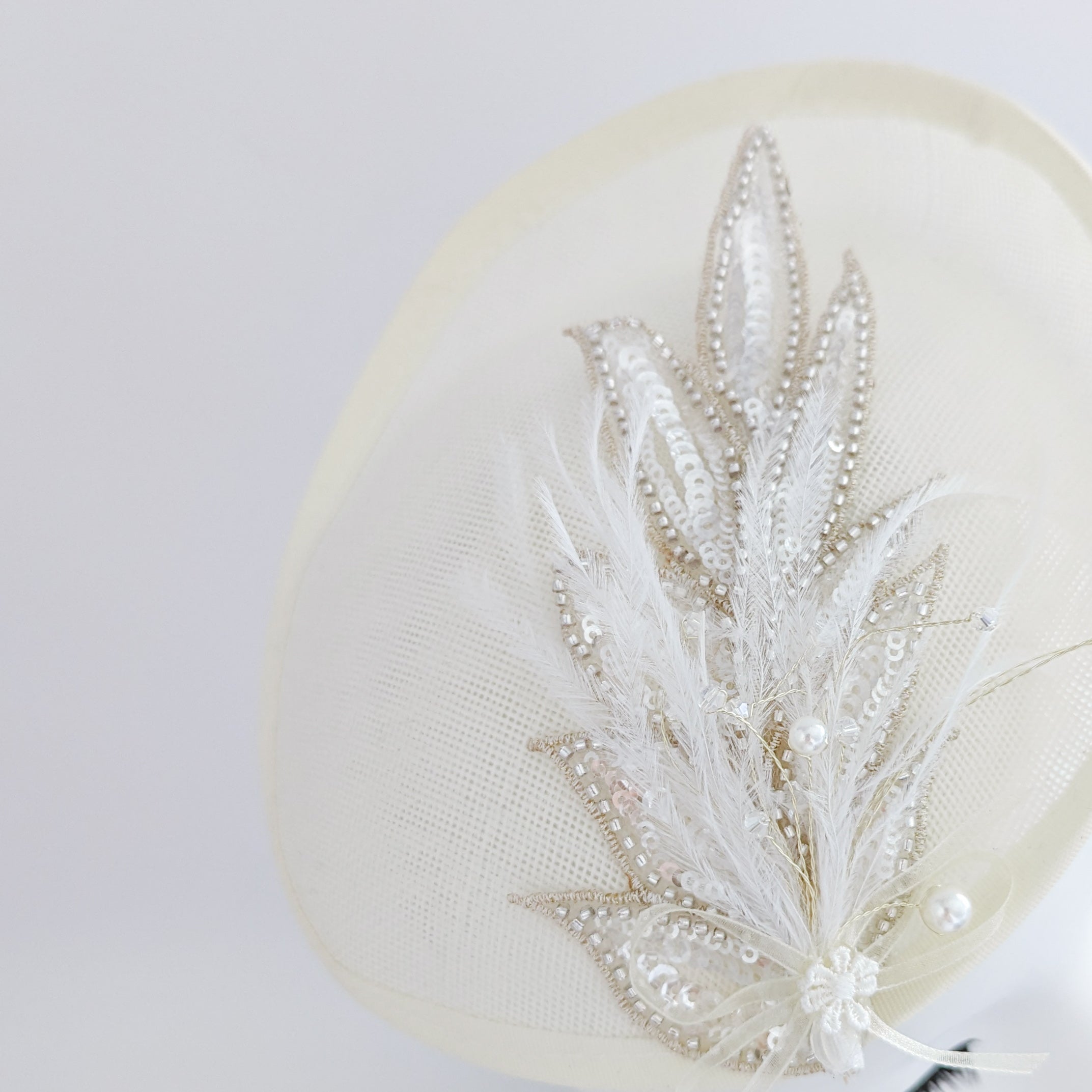 Cream crystal feather disc saucer fascinator hat