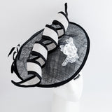 Cappello fascinator con piume a disco grande bianco nero