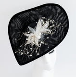 Cappello nero con fascinator in cristallo a goccia grande