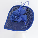 Cappello fascinator con piume di fiori a goccia grande blu reale