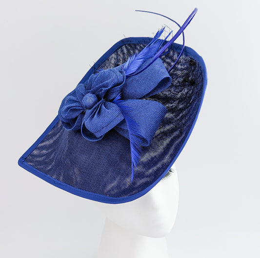 Cappello fascinator con piume di fiori a goccia grande blu reale