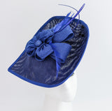 Cappello fascinator con piume di fiori a goccia grande blu reale