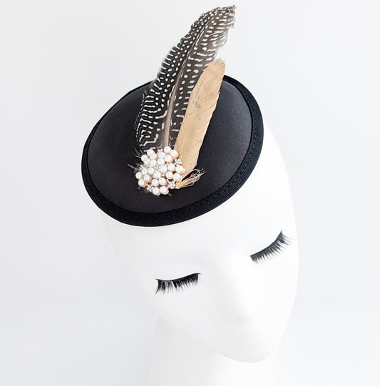 Cappelli da sposa fascinator in raso con piume di fagiano nere uk