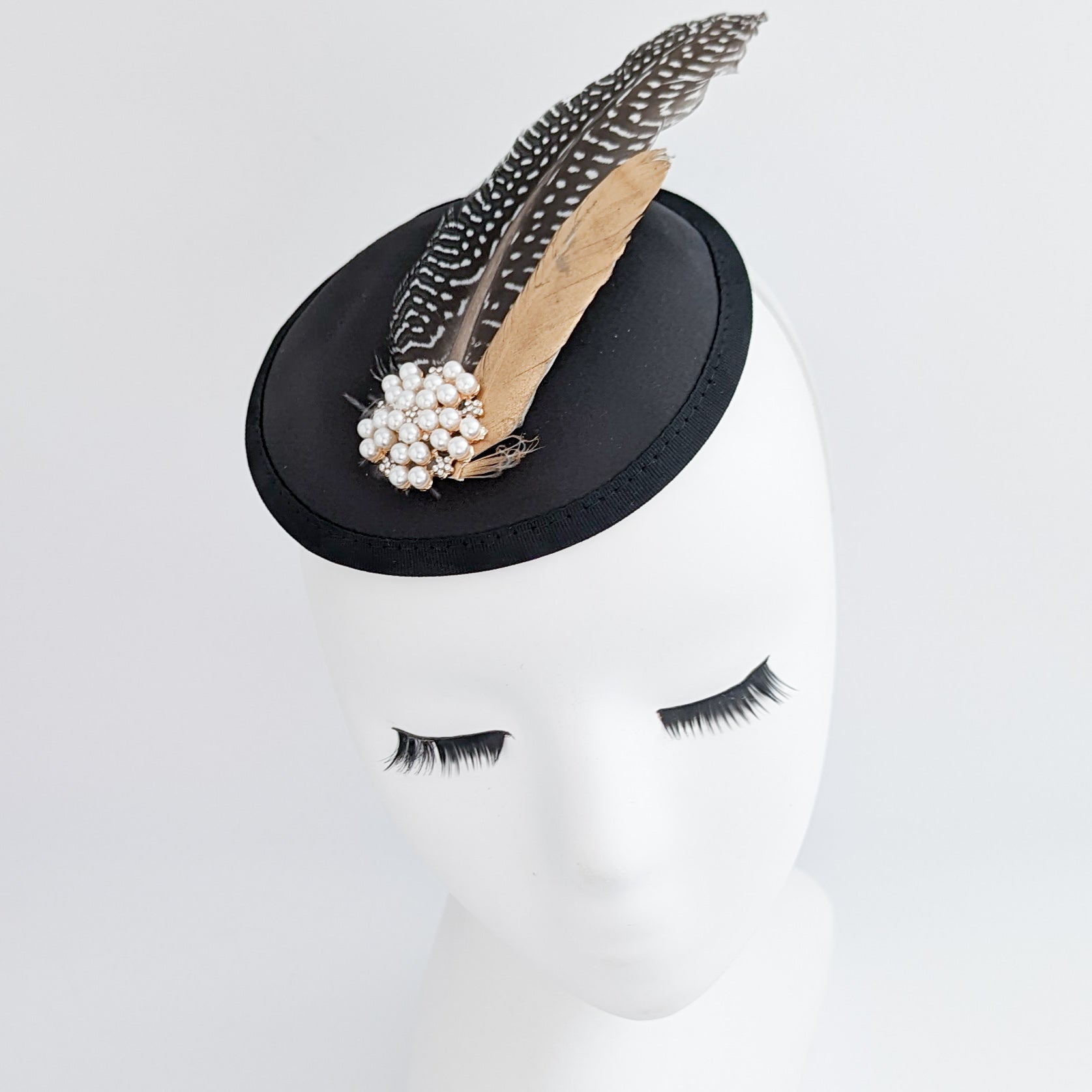 Cappelli da sposa fascinator in raso con piume di fagiano nere uk