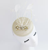 Cappello fascinator con piume di cristallo oro champagne