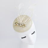 Cappello fascinator con piume di cristallo oro champagne