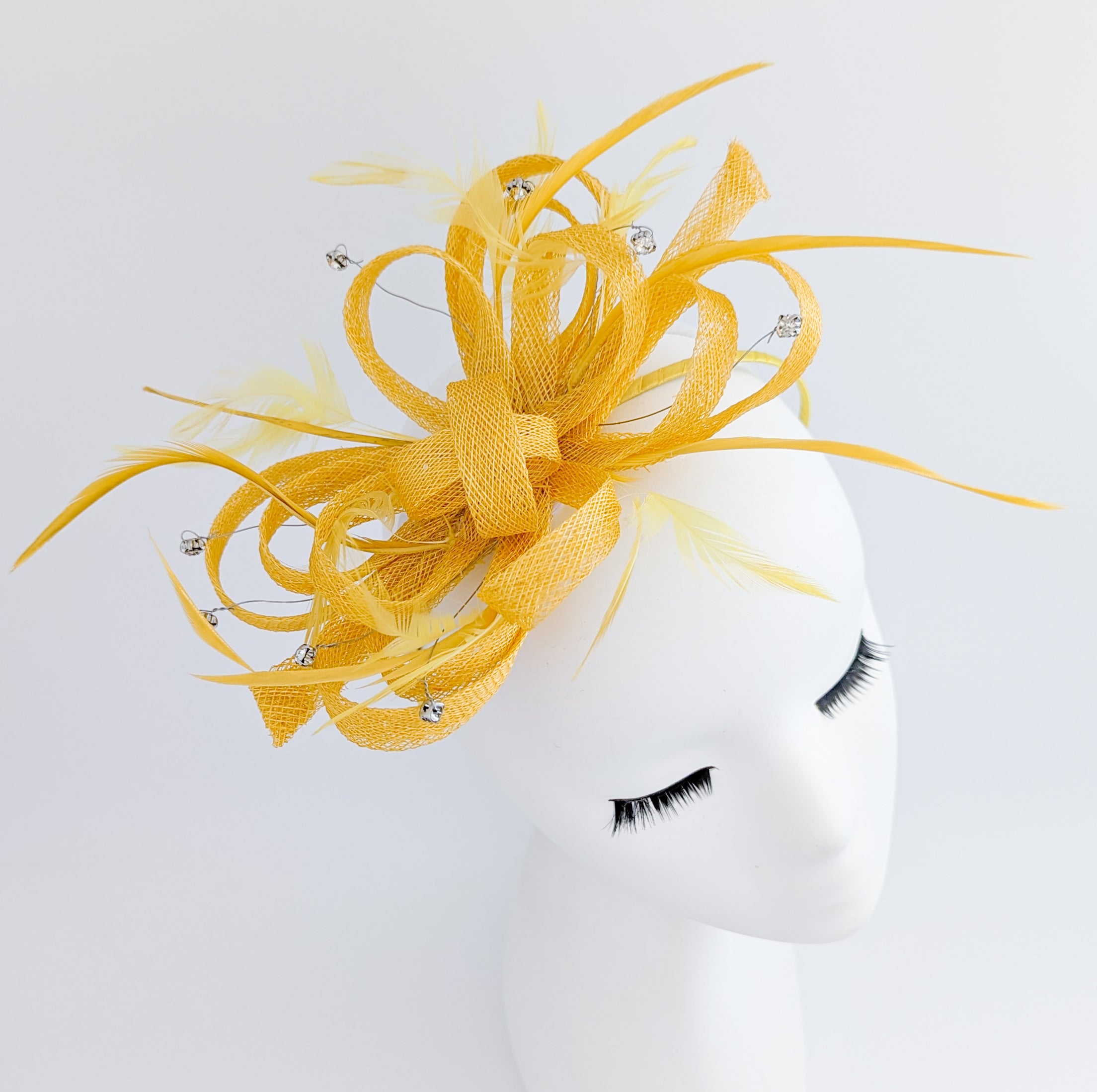 Cappello fascinator di piume di cristallo giallo senape