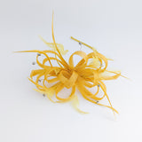 Cappello fascinator di piume di cristallo giallo senape