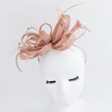 Cappello fascinator con piume di cristallo rosa cipria