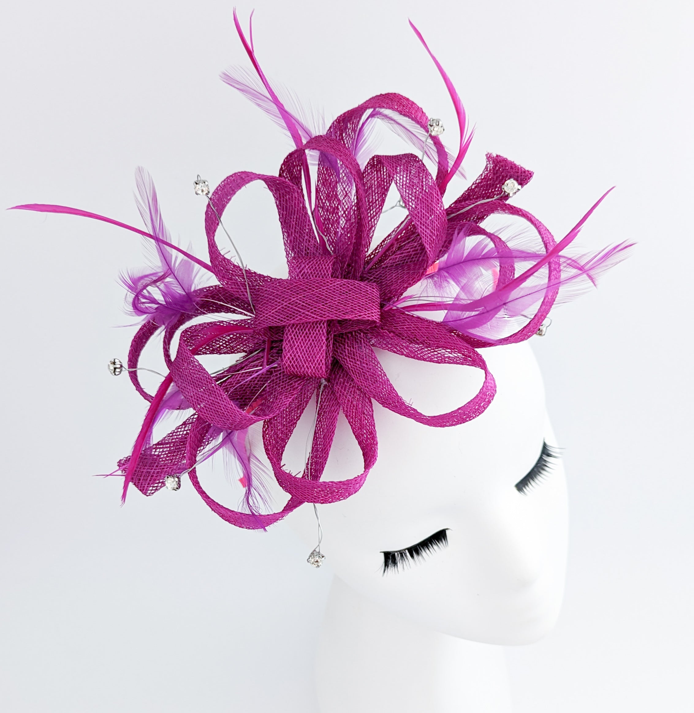 Cappello fascinator con piume di cristallo rosa magenta