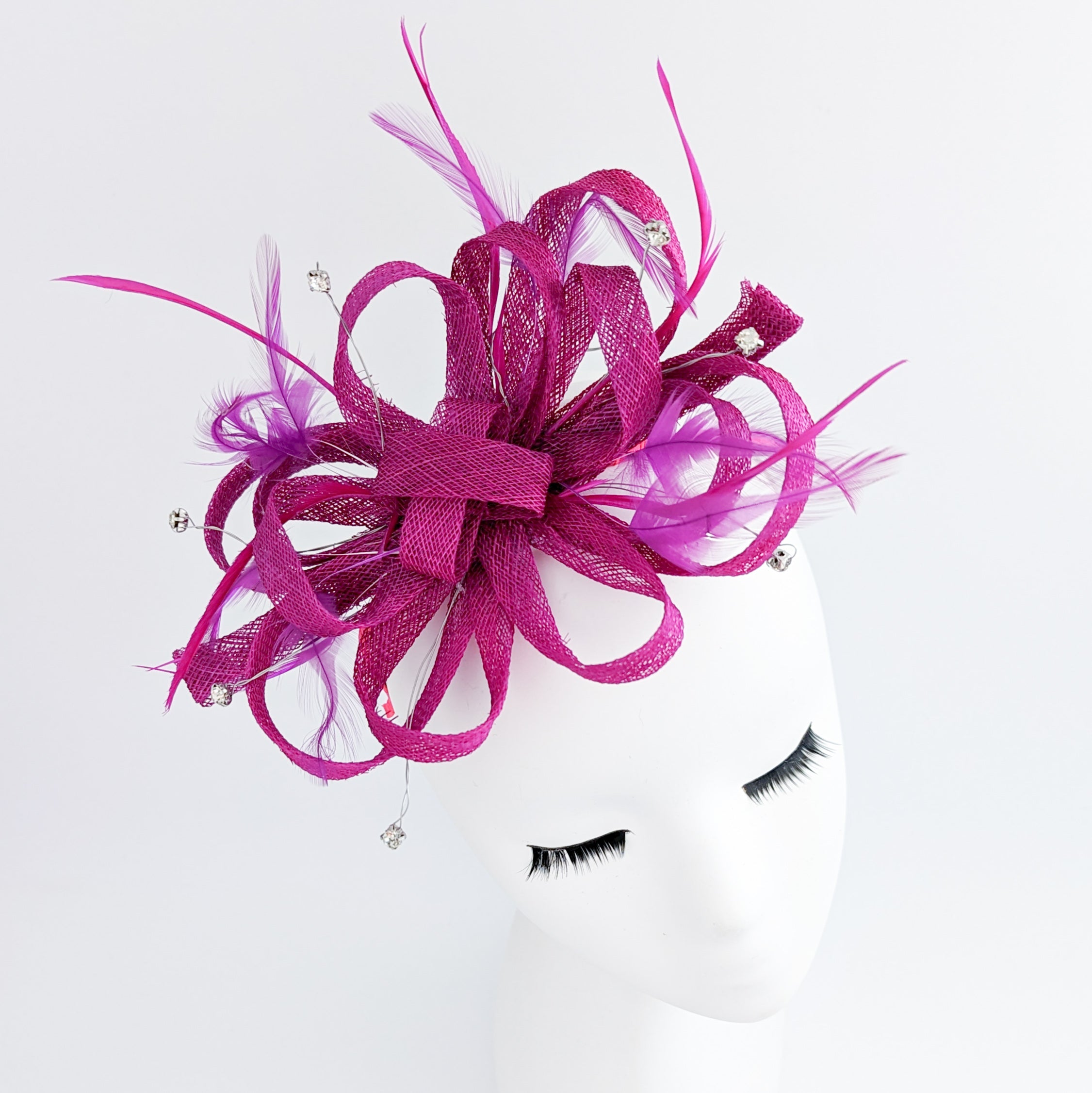 Cappello fascinator con piume di cristallo rosa magenta