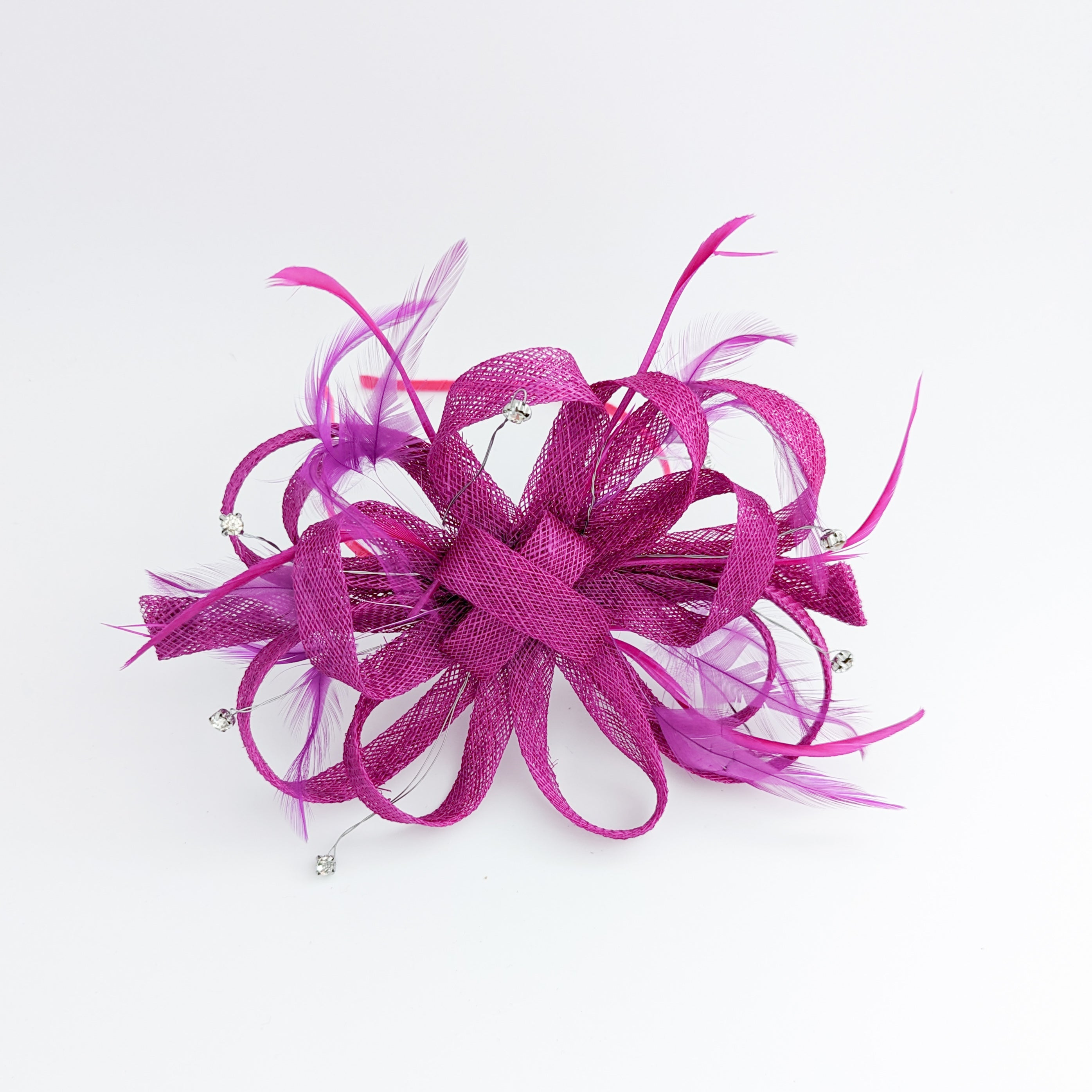 Cappello fascinator con piume di cristallo rosa magenta