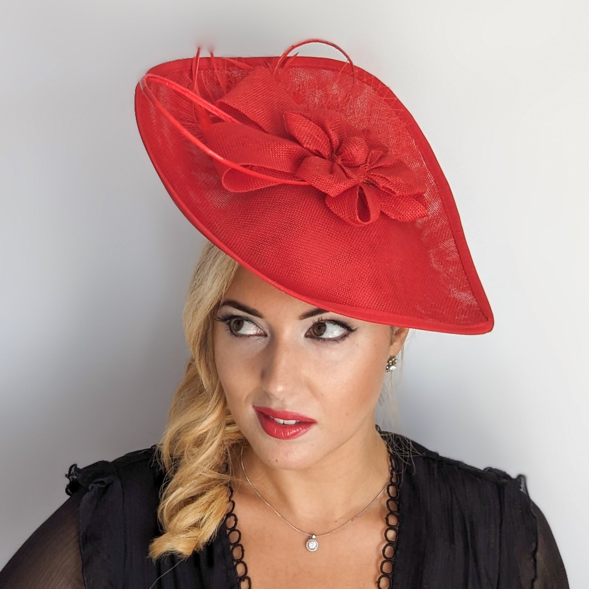 Cappello fascinator di piume di fiori a goccia grande rosso