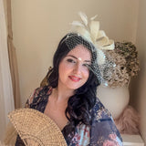 Cappello fascinator con perle di piume di corallo