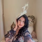 Cappello fascinator con perle di piume di corallo