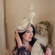 Cappello fascinator con perle di piume di corallo