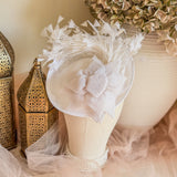 Cappello fascinator con perle di piume di corallo