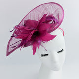 Cappello fascinator a goccia con piume rosa cipria