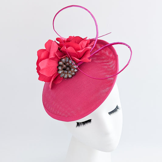 Cappello fascinator disco piattino con piume di fiori rosa cipria