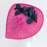 Cappello fucsia a forma di fiore grande a goccia