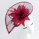 Cappello fascinator a goccia con piume rosa cipria