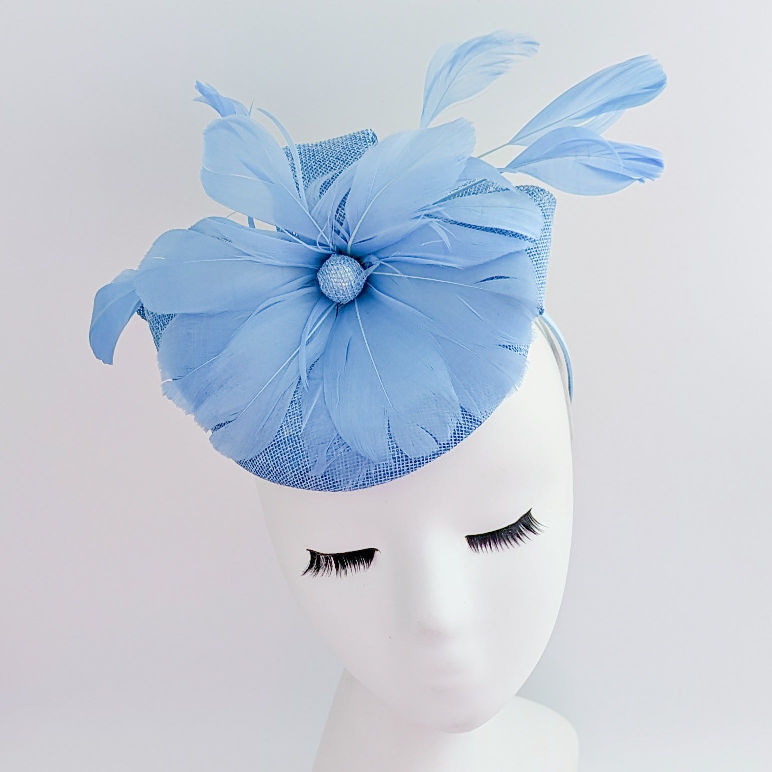 Cappello fascinator con piume blu fiordaliso